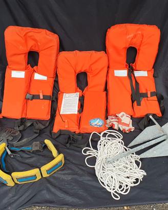 Nautica, giubbotti salvataggio, ancora e pesi sub