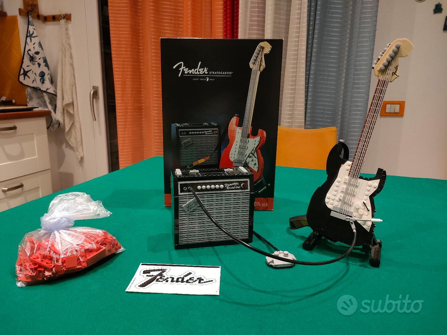 Chitarra Fender LEGO con Amplificatore LEGO Collezionismo In vendita a Roma