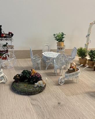 Arredamento da giardino per casa delle bambole