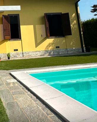 Piastrelle per bordo piscina interrata