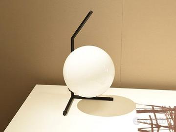 Lampada da tavolo in stile Flos IC T1 Low nera