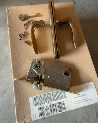 Maniglia porta con serratura completa