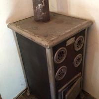 Vecchia stufa a legna