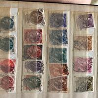 Raccolta di francobolli di varia nazionalità.