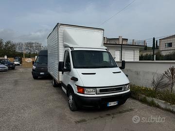 Iveco daily con cassa MOTORE NUOVO