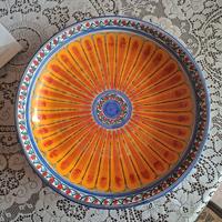 piatto in ceramica decorativo