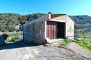 fabbricato-rurale-con-ampio-terreno-e-ulivi