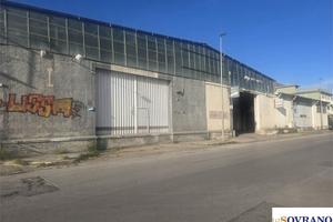 V.LE REG. SICILIANA: LOCALE ADIBITO A CAPANNONE