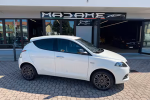 Lancia Ypsilon 1.0 FireFly 5 porte S&S Hybrid Gold
