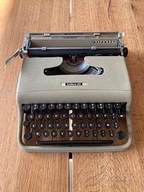 Macchina da scrivere Olivetti lettera 22