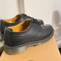 Dr. Martens Brogue 3989 in Pelle Smooth
