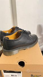 Dr. Martens Brogue 3989 in Pelle Smooth