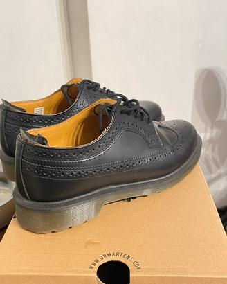 Dr. Martens Brogue 3989 in Pelle Smooth