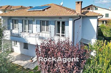 Villa di 150 m² con 5 locali e box auto doppio a C