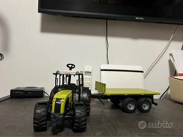 Bruder trattore Class Nectis con rimorchio