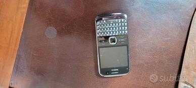 cellulare Nokia E5 usato e funzionante + accessori