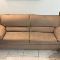 Divano semi nuovo a 3 posti