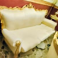 divano e 2 poltrone stile barocco