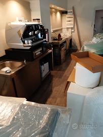 Arredamento e attrezzature per bar