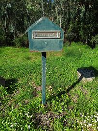 cassettina posta in ferro battuto 