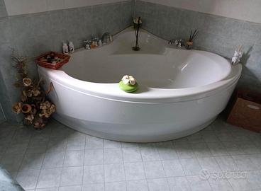 Vasca da bagno ad angolo