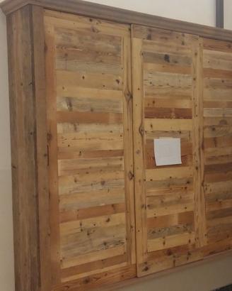 armadio sospeso copriutenze in legno vecchio