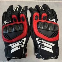 Caschi e guanti come nuovi