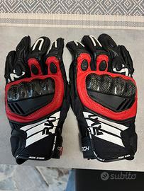 Caschi e guanti come nuovi