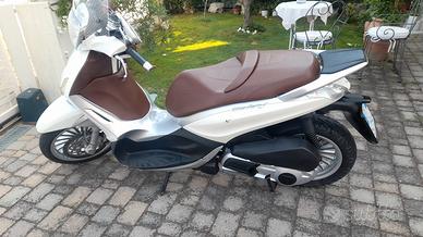 SCOOTER BEVERLY  300