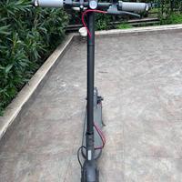 Monopattino Elettrivco Xiaomi Scooter 4 pro