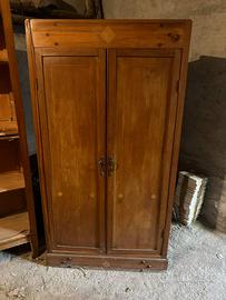Libreria chiusa in noce