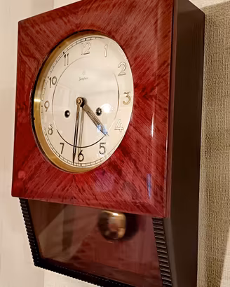 orologio a pendolo perfettamente funzionante