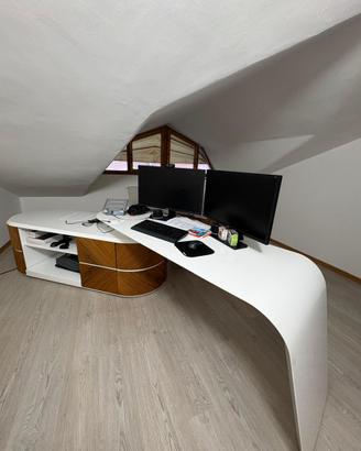 Scrivania moderna di design