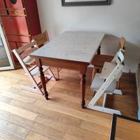 tavolo da cucina in legno con gambe tornite