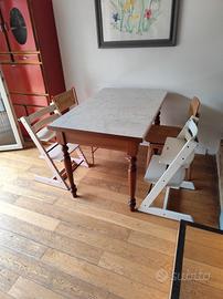 tavolo da cucina in legno con gambe tornite