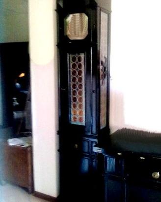 Antica colonna per orologio a pendolo