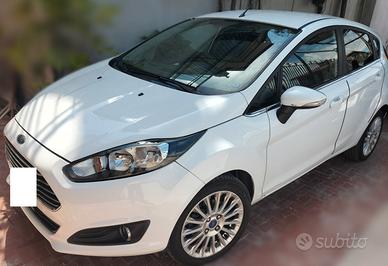 FORD Fiesta 6ª serie - 2015
