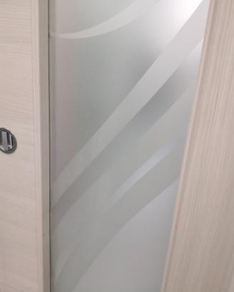 Porte con vetro, battente e scorrevole con cornici