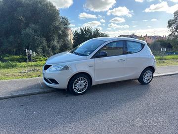 Lancia Ypsilon Carbonia