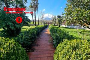 Villa di 570 m² con 5 locali e box auto a Cicciano