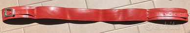 Cintura da donna in cuoio rosso, lunghezza 92 cm.