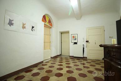Appartamento di 160 m² con più di 5 locali a Siena