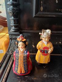coppia di statuette di due sposi coreani