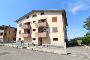 2 LOCALI A CADELBOSCO DI SOPRA