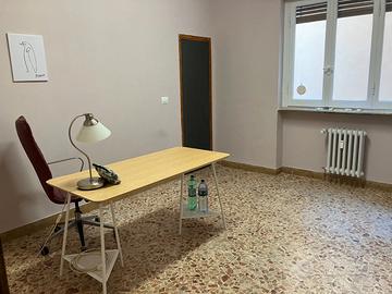 Stanza a uso ufficio