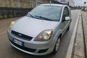 FORD FIESTA BENZINA NEOPATENTATI 