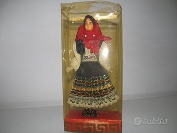 Bambola Artigianale Greca con Abito Tradizionale