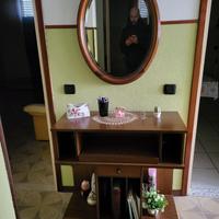 Mobile ingresso con specchio