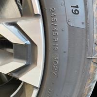 245/45/19 102Y