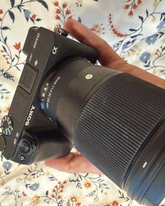 Sony α6400 + 16-50mm OSS fotocamera kit completo